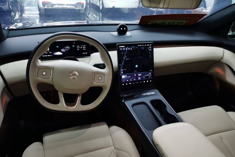 Used Nio ET5 2024 75 kWh Center Console