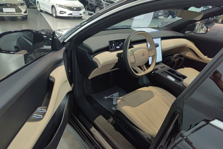 Used Nio ET5 2024 75 kWh Driver Seat