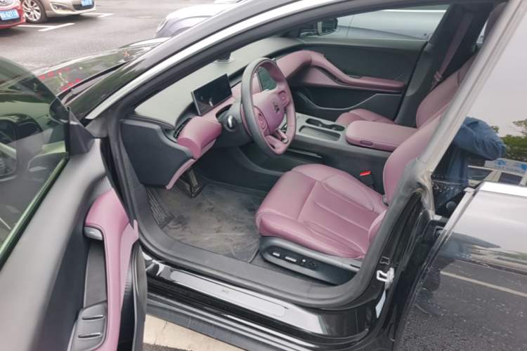 Used Nio ET5 2024 75 kWh Driver Seat
