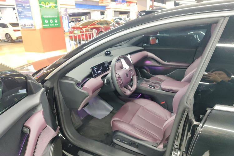 Used Nio ET5 2024 75 kWh Driver Seat