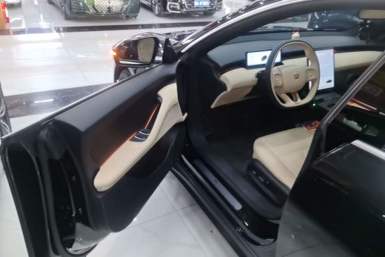 Used Nio ET5 2024 75 kWh Driver Seat
