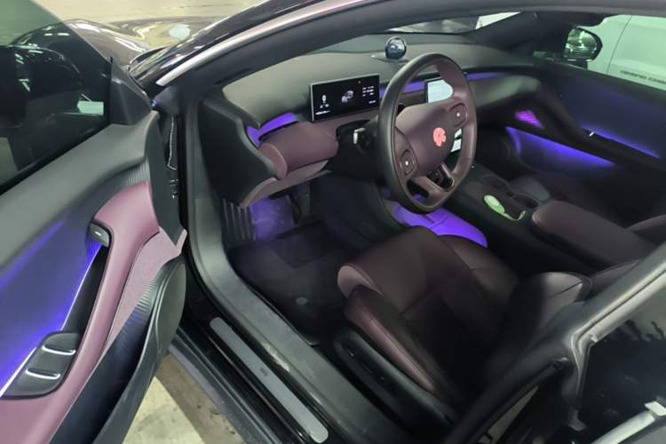 Used Nio ET5 2024 75 kWh Driver Seat