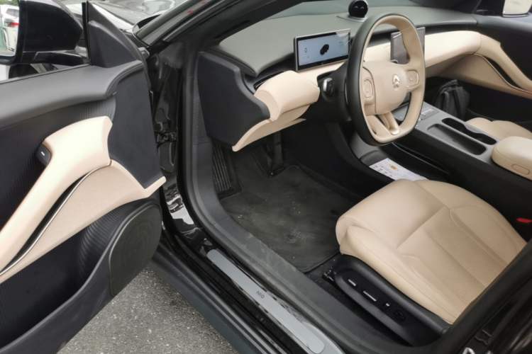 Used Nio ET5 2024 75 kWh Driver Seat