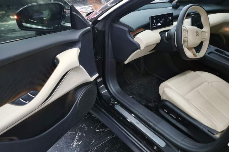Used Nio ET5 2024 75 kWh Driver Seat