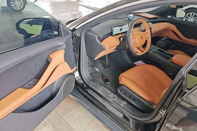 Used Nio ET5 2024 75 kWh Driver Seat