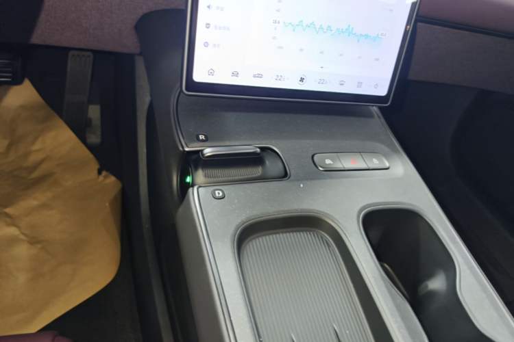 Used Nio ET5 2024 75 kWh Gear Lever