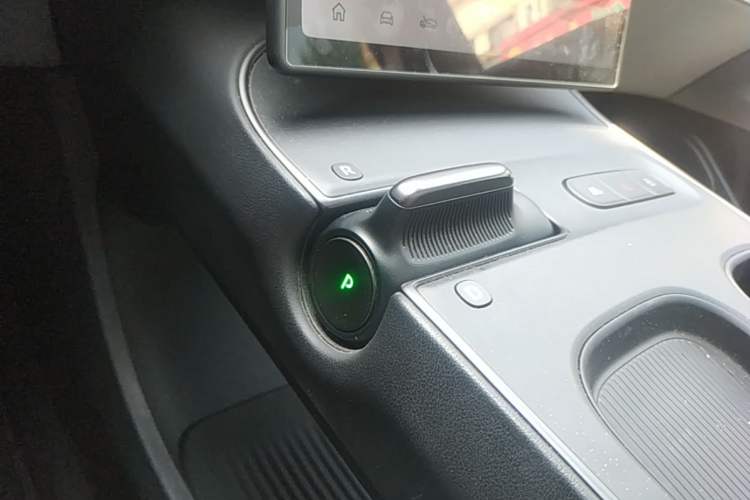 Used Nio ET5 2024 75 kWh Gear Lever