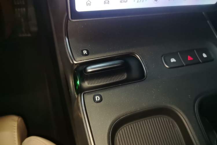 Used Nio ET5 2024 75 kWh Gear Lever