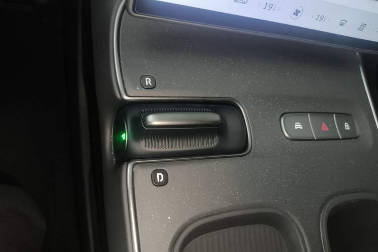 Used Nio ET5 2024 75 kWh Gear Lever