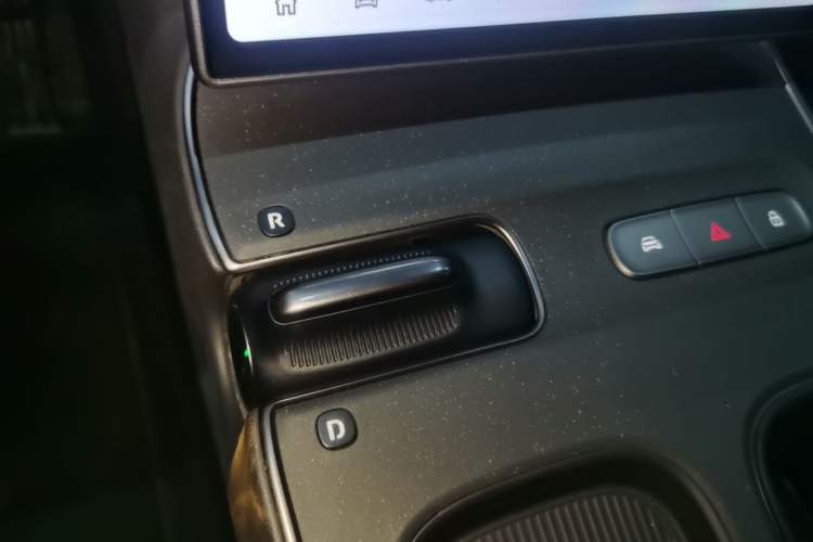 Used Nio ET5 2024 75 kWh Gear Lever