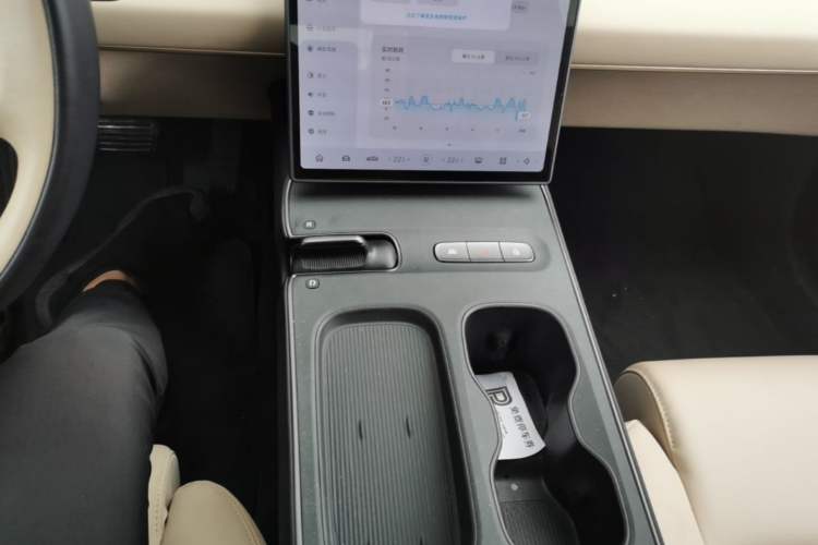 Used Nio ET5 2024 75 kWh Gear Lever