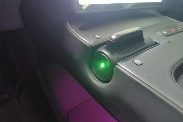 Used Nio ET5 2024 75 kWh Gear Lever