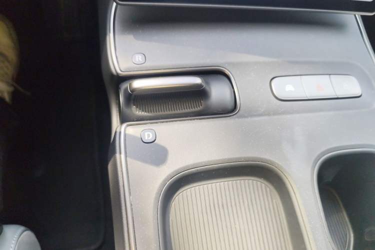 Used Nio ET5 2024 75 kWh Gear Lever