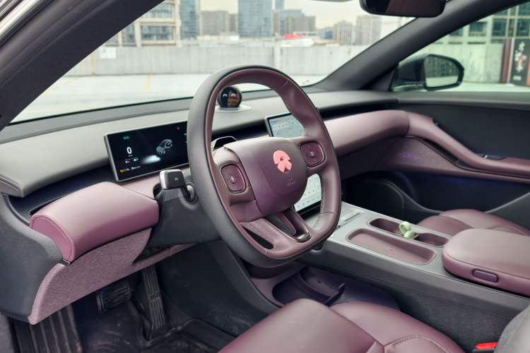 Used Nio ET5 2024 75 kWh Interior 2