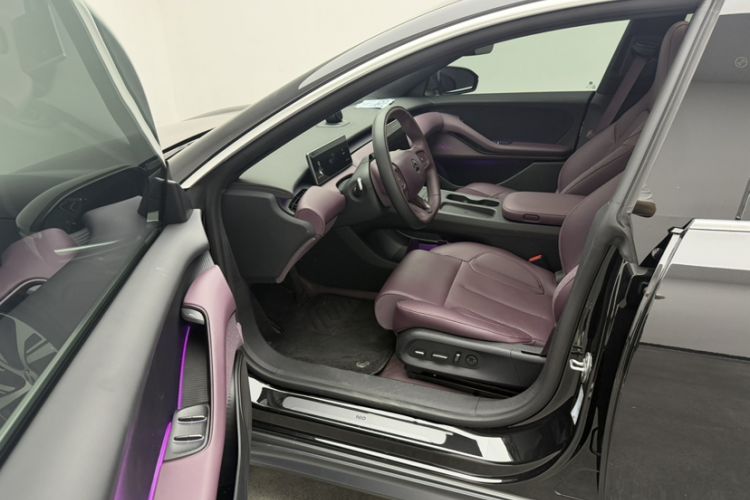 Used Nio ET5 2024 75 kWh Interior 4