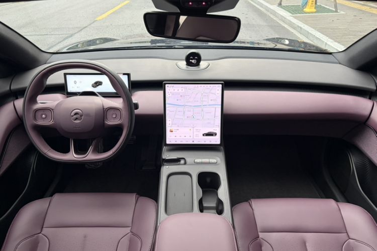 Used Nio ET5 2024 75 kWh Interior 8