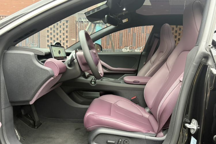 Used Nio ET5 2024 75 kWh Interior 9