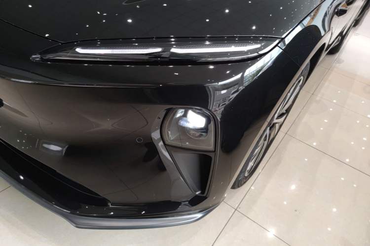 Used Nio ET5 2024 75 kWh Left Front Headlight