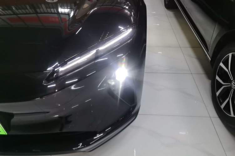 Used Nio ET5 2024 75 kWh Left Front Headlight