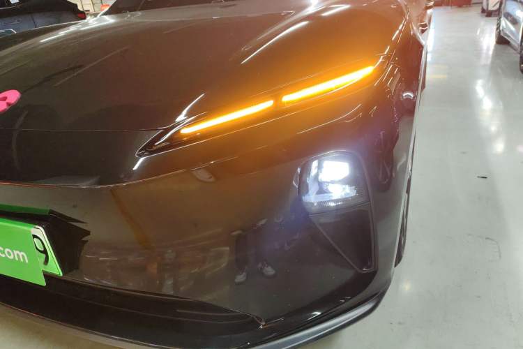 Used Nio ET5 2024 75 kWh Left Front Headlight