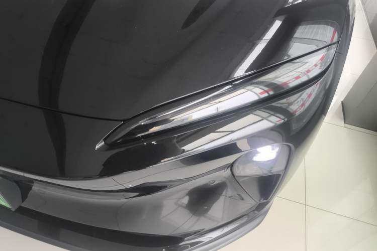 Used Nio ET5 2024 75 kWh Left Front Headlight