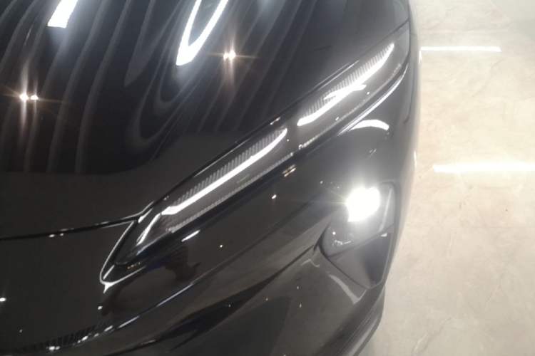 Used Nio ET5 2024 75 kWh Left Front Headlight