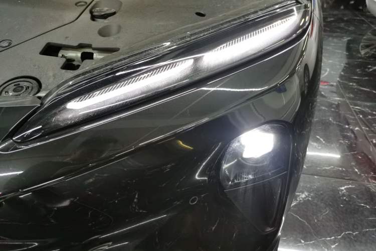 Used Nio ET5 2024 75 kWh Left Front Headlight