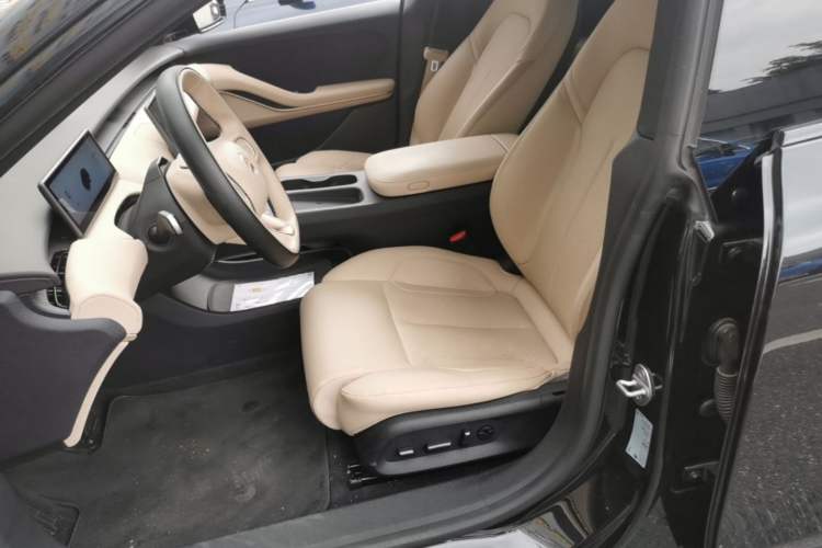 Used Nio ET5 2024 75 kWh Left Front Seat