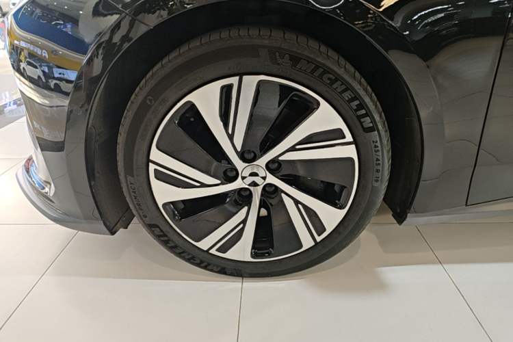 Used Nio ET5 2024 75 kWh Left Front Wheel Hub