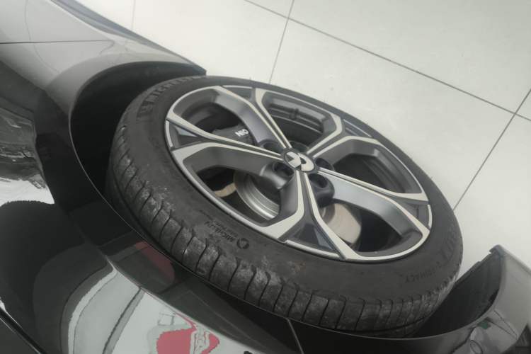 Used Nio ET5 2024 75 kWh Left Front Wheel Hub
