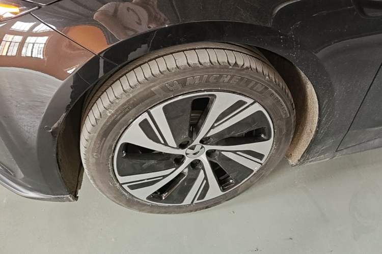 Used Nio ET5 2024 75 kWh Left Front Wheel Hub