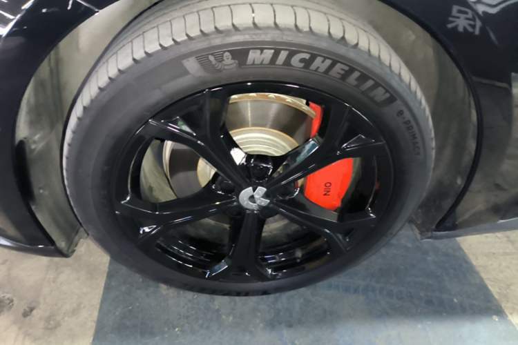 Used Nio ET5 2024 75 kWh Left Front Wheel Hub