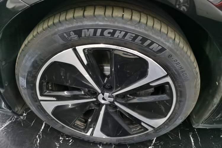 Used Nio ET5 2024 75 kWh Left Front Wheel Hub