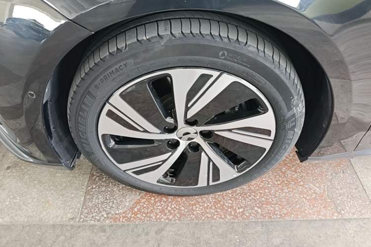 Used Nio ET5 2024 75 kWh Left Front Wheel Hub