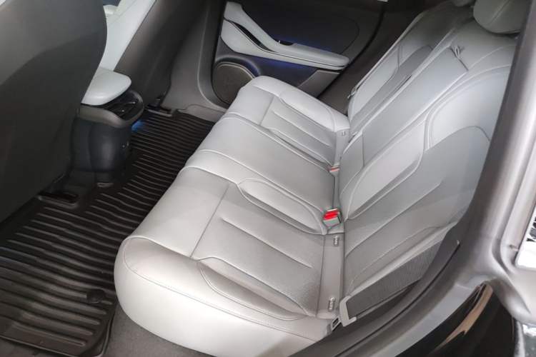 Used Nio ET5 2024 75 kWh Left Rear Seat