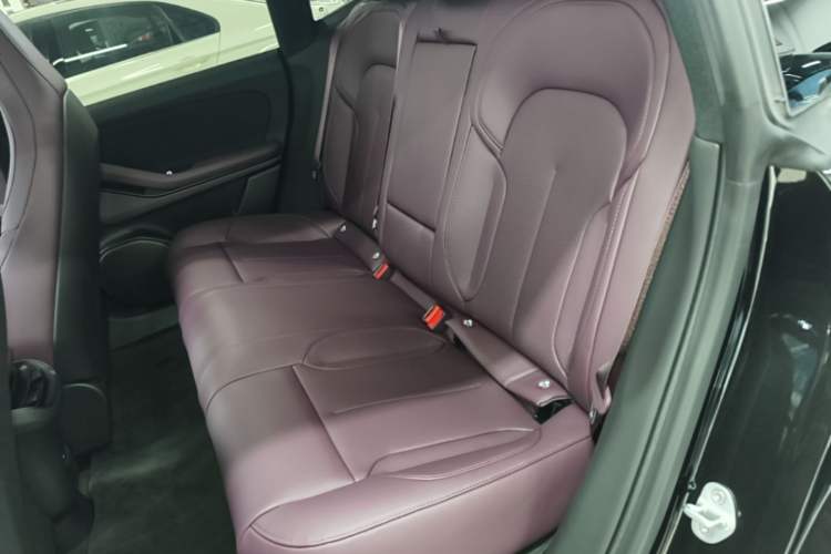 Used Nio ET5 2024 75 kWh Left Rear Seat