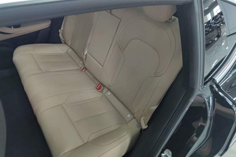 Used Nio ET5 2024 75 kWh Left Rear Seat