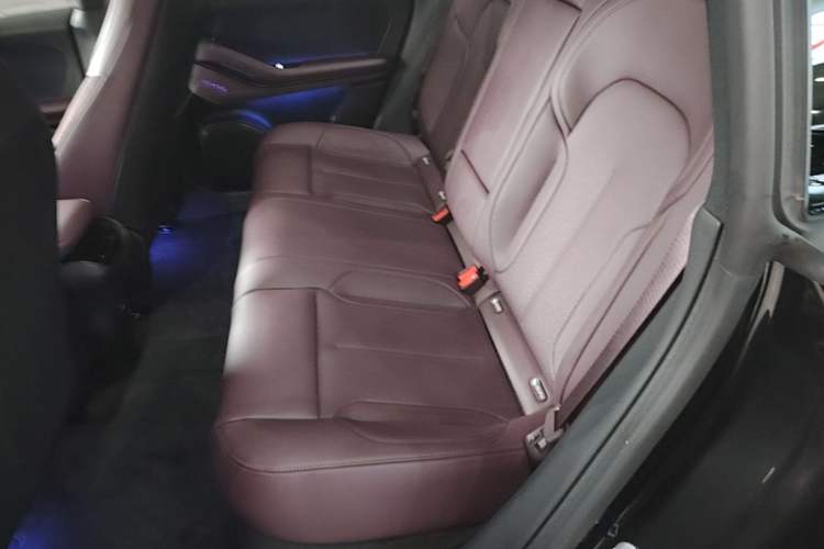 Used Nio ET5 2024 75 kWh Left Rear Seat