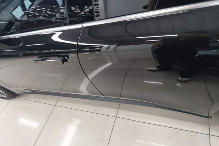 Used Nio ET5 2024 75 kWh Left Side Sill