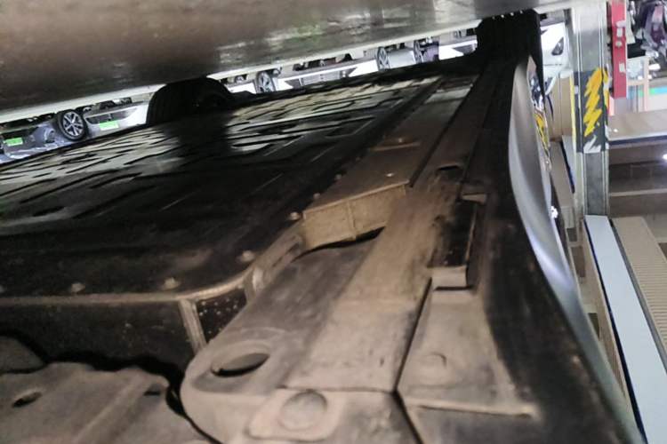 Used Nio ET5 2024 75 kWh Left Side Sill
