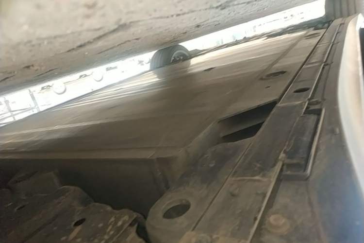 Used Nio ET5 2024 75 kWh Left Side Sill