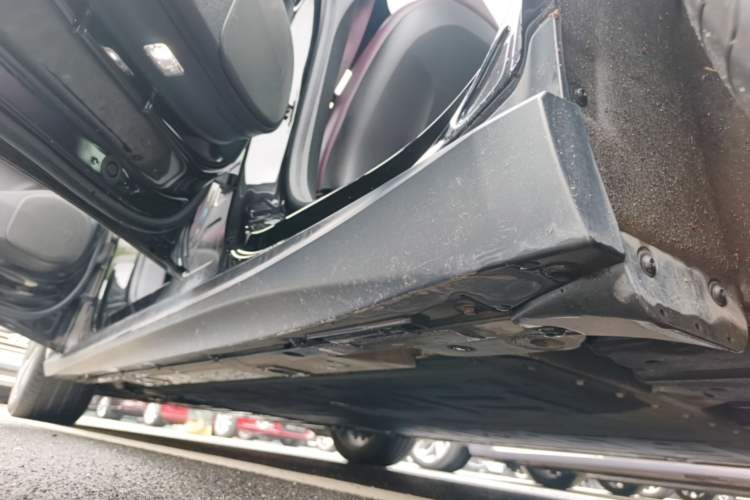 Used Nio ET5 2024 75 kWh Left Side Sill