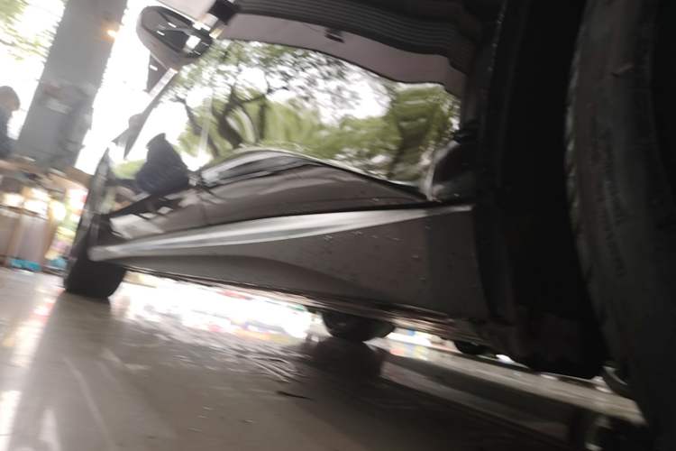 Used Nio ET5 2024 75 kWh Left Side Sill