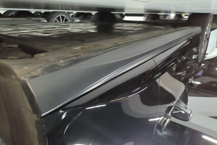 Used Nio ET5 2024 75 kWh Left Side Sill