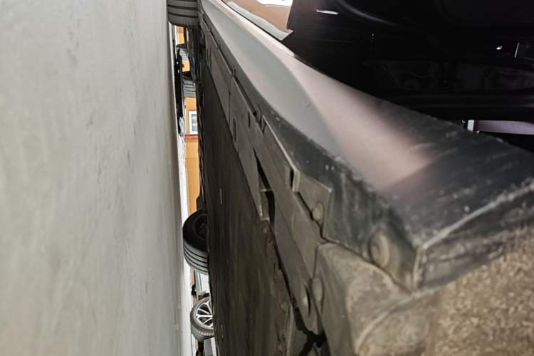 Used Nio ET5 2024 75 kWh Left Side Sill