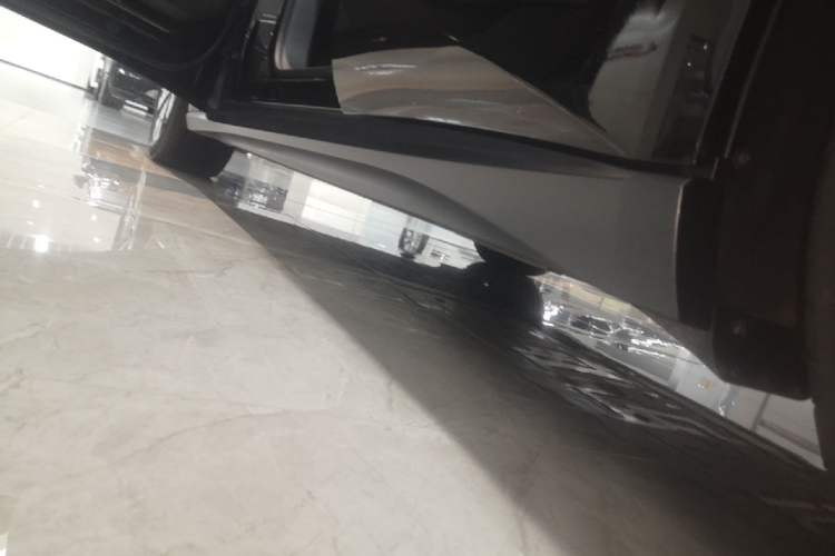 Used Nio ET5 2024 75 kWh Left Side Sill