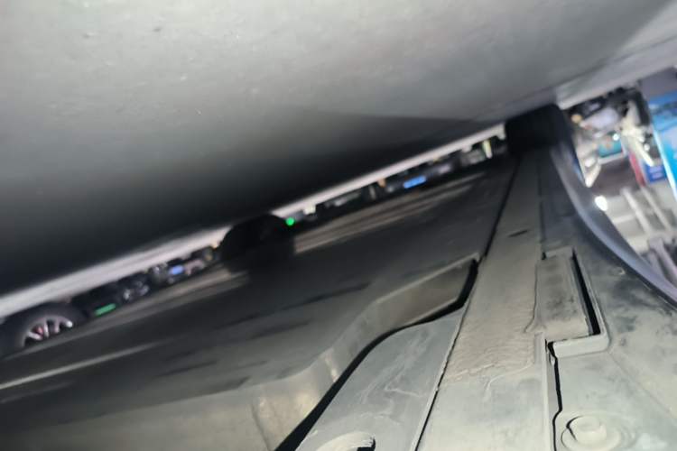 Used Nio ET5 2024 75 kWh Left Side Sill
