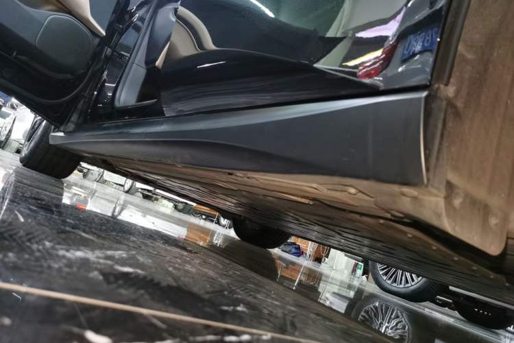 Used Nio ET5 2024 75 kWh Left Side Sill