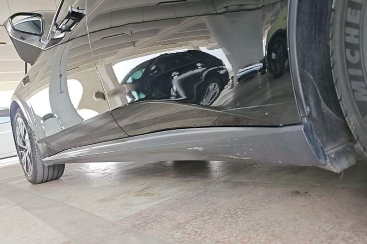 Used Nio ET5 2024 75 kWh Left Side Sill