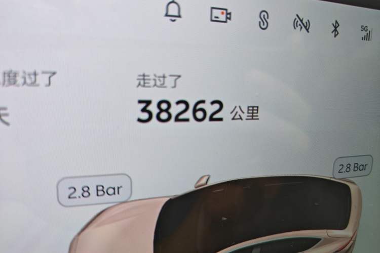 Used Nio ET5 2024 75 kWh Odometer Close Up